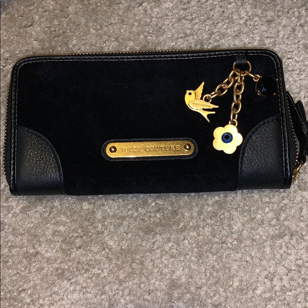 Women’s Black zip wallet
